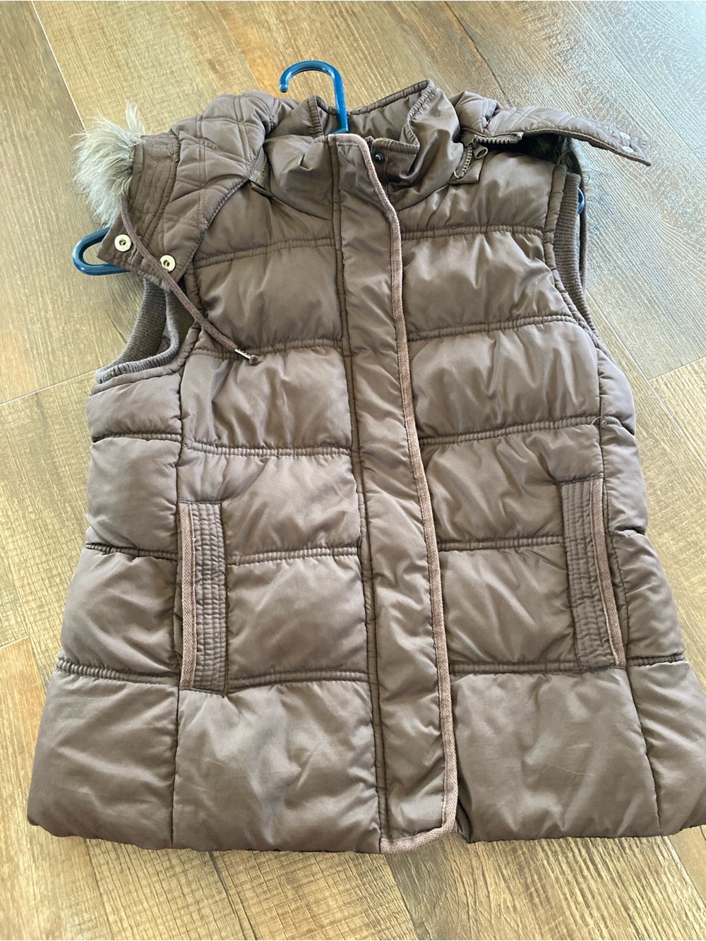 Aeropostale Faux Fur Trim Hooded Puffer Vest Jacket Brown Size Medium